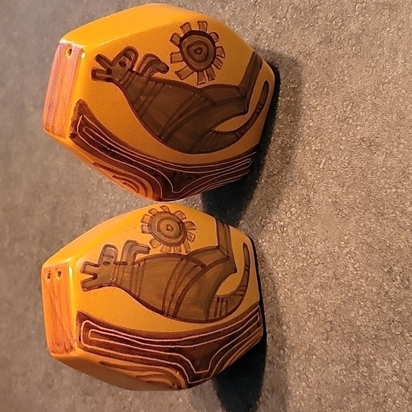 Vintage Studio Anna Australia Salt & Pepper Shakers With Hand Painted Kangaroo - Picture 7 of 10